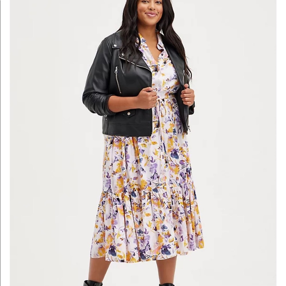 TORRID TIERED MIDI DRESS - STRETCH CHALLIS FLORAL PINK 1X - Picture 4 of 6